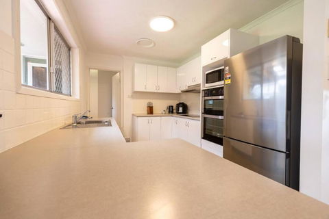 Family-Friendly Retreat With Pool & Spacious Living - Tourism Noosa 2