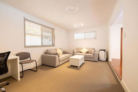Family-Friendly Retreat With Pool & Spacious Living - Tourism Noosa 3