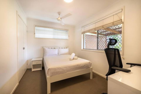 Family-Friendly Retreat With Pool & Spacious Living - Tourism Noosa 4