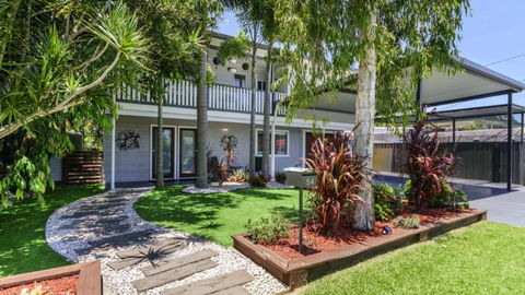 Family Holiday Perfection - Tourism Noosa 0