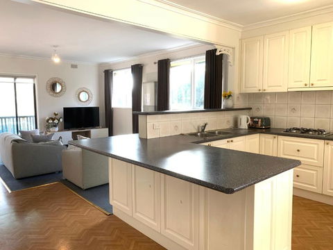 Family Home In Prime Location Melbourne - Tourism Noosa 4