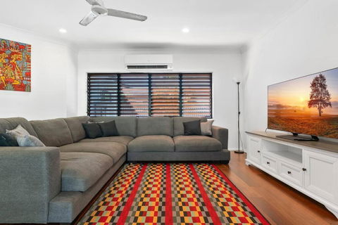 Family Home With Pool - 2 Mins To Beach & Playground - Tourism Noosa 2