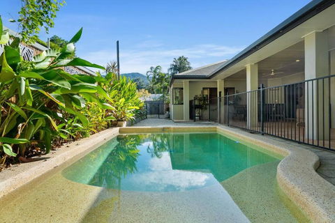 Family Home With Pool - 2 Mins To Beach & Playground - Tourism Noosa 3