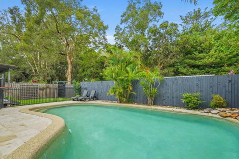 Family Retreat - Tourism Noosa 0