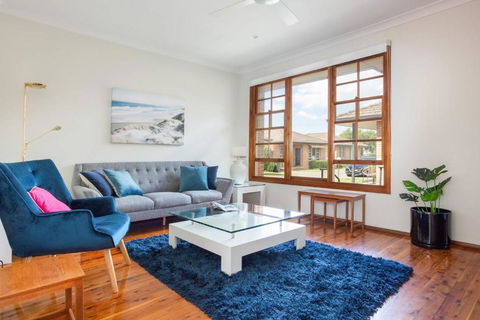 Family Stay With Idyllic Sun-drenched Courtyard - Tourism Noosa 0