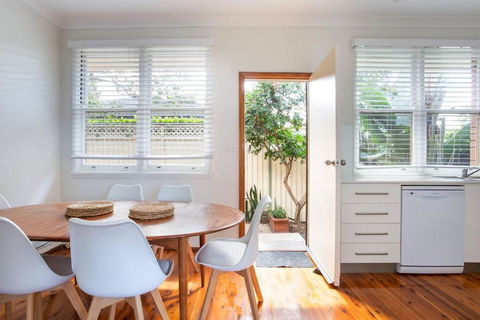Family Stay With Idyllic Sun-drenched Courtyard - Tourism Noosa 3
