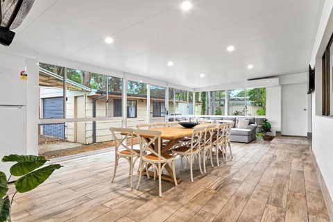 Family Tides Beach Escape - Tourism Noosa 0