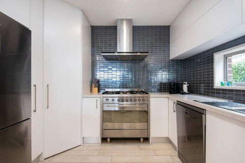 Family Tides Beach House - Tourism Noosa 4