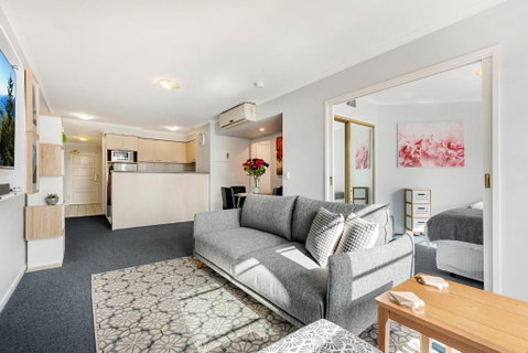 Family Unit With Balcony, Free Trams To CBD Sights - Tourism Noosa 0
