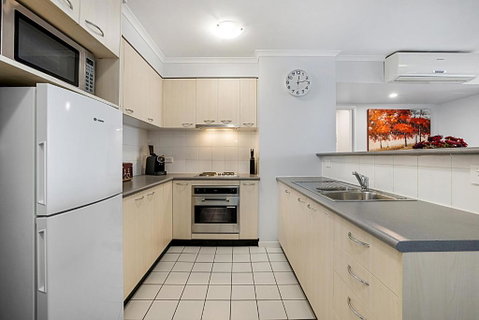 Family Unit With Balcony, Free Trams To CBD Sights - Tourism Noosa 4