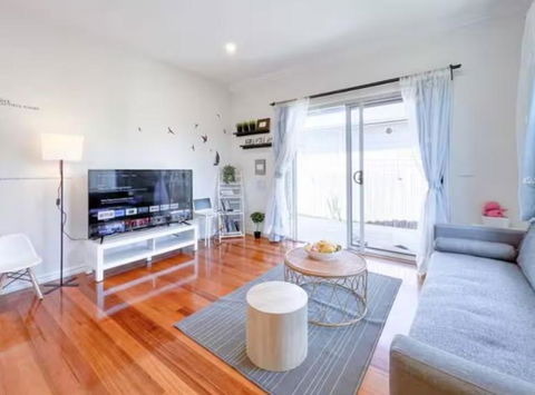 FamilyFriendly 3 Bedroom Retreat - Shared - Parking And Wifi - Tourism Noosa 0