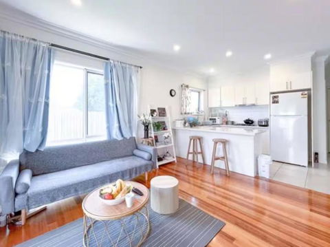 FamilyFriendly 3 Bedroom Retreat - Shared - Parking And Wifi - Tourism Noosa 1