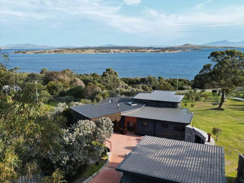 Faraway On Flinders Island - Tourism Noosa 0