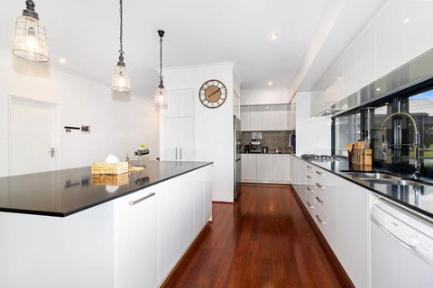 Farm View House - Tourism Noosa 2