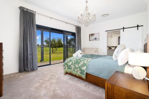 Farm View House - Tourism Noosa 4