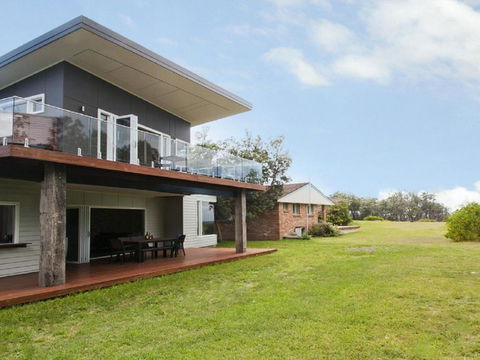 Farrant House - Tourism Noosa 1