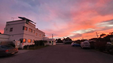 Fish Creek Hotel - Tourism Noosa 0
