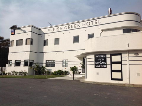 Fish Creek Hotel - Tourism Noosa 1