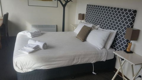 Fish Creek Hotel - Tourism Noosa 4