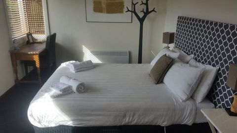 Fish Creek Hotel - Tourism Noosa 3