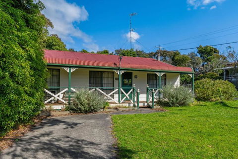 Fishermans Beach Cottage - Tourism Noosa 0