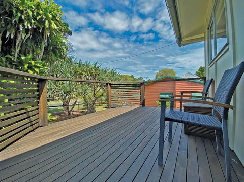 FLINDERS BEACHHOUSE - Tourism Noosa 1