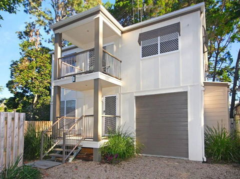 FLIP FLOP INN - Tourism Noosa 0