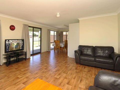 Family Getaway Shoal Bay - Tourism Noosa 3