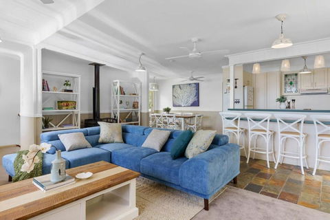 Family Friendly Waterfront Home With Games - Tourism Noosa 1