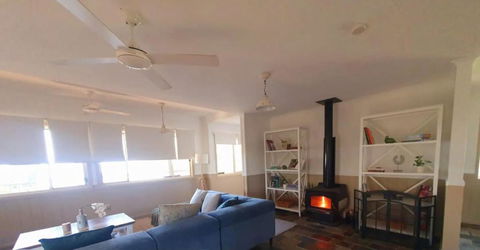 Family Friendly Waterfront Home With Games - Tourism Noosa 4