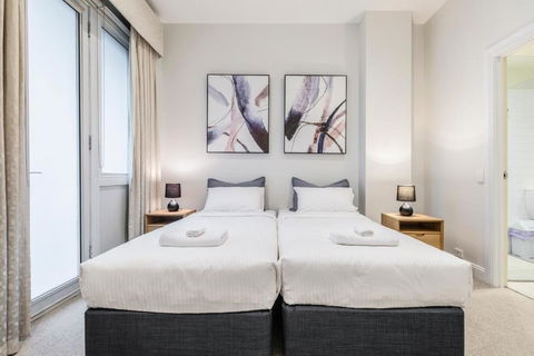 Fabulous Collins Street Luxury 2 BR Apartment - Tourism Noosa 2