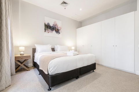 Fabulous Collins Street Luxury 2 BR Apartment - Tourism Noosa 3