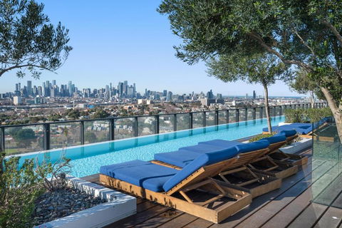 FLEMINGTON - Melbourne City Views - Tourism Noosa 0