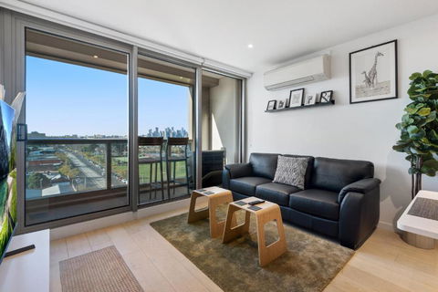 FLEMINGTON - Melbourne City Views - Tourism Noosa 1
