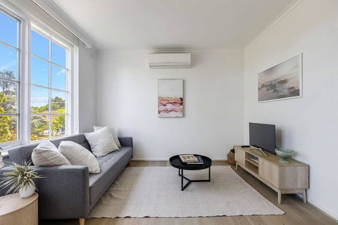 Golden Alma - A Radiant Escape Between City & Sand - Tourism Noosa 1