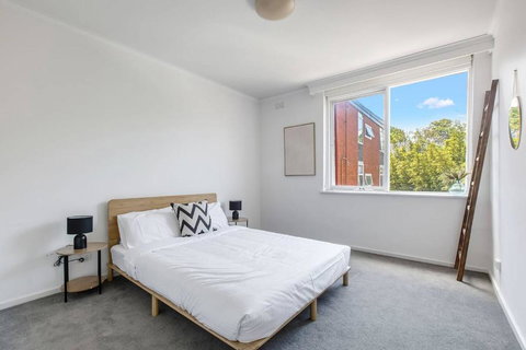 Golden Alma - A Radiant Escape Between City & Sand - Tourism Noosa 3