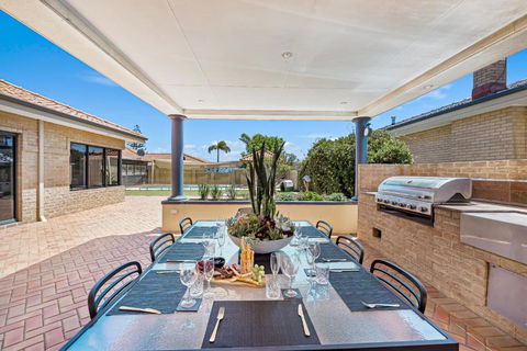 Fun In The Sun Pool Bliss & Ocean Views - Tourism Noosa 1