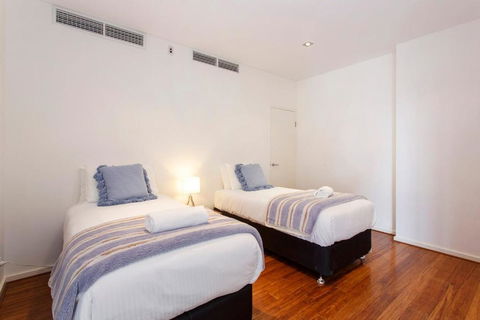 Gallery On High - Large Space With Balcony - Tourism Noosa 2