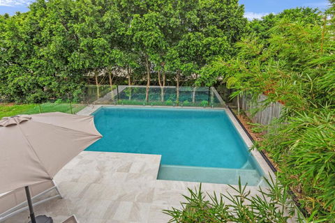 GEORGE8- THE ULTIMATE, FAMILY BEACH HOUSE! - Tourism Noosa 2