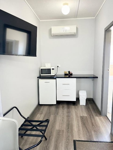 Gilgandra Motel - Tourism Noosa 2