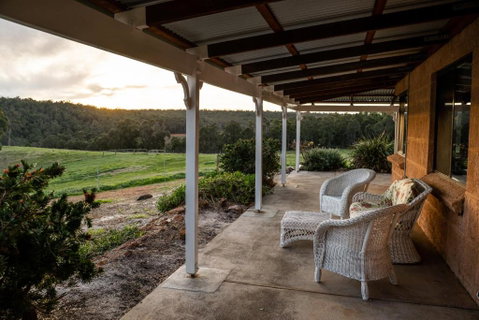 Glen Mervyn Lodge - Tourism Noosa 3