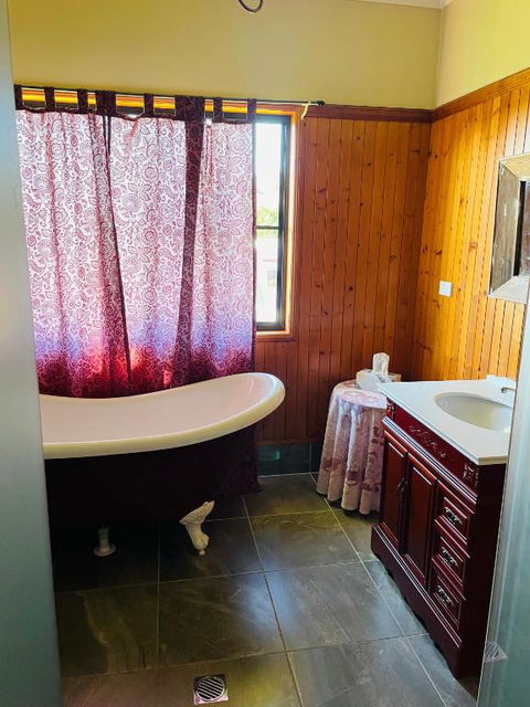 GOLDEN LACE B&B - Tourism Noosa 3