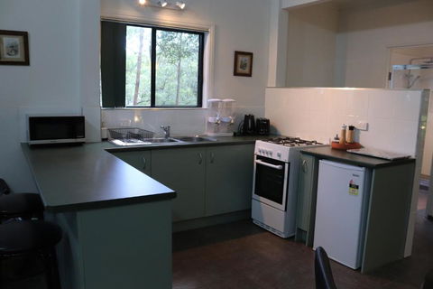 GREEN TREES CHALET Australia Zoo Close By - Tourism Noosa 2
