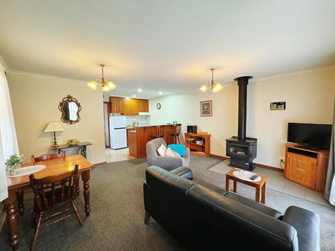 Halls Gap Log Cabins - Tourism Noosa 0