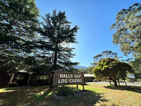 Halls Gap Log Cabins - Tourism Noosa 1