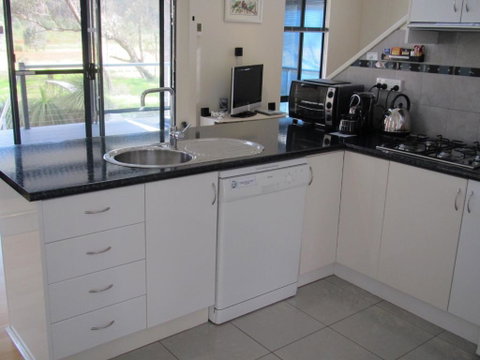 Hidden Grove Retreat - Tourism Noosa 1