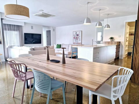 Hildeton Pool House - Tourism Noosa 2