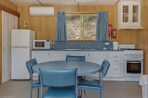 Hobart Bush Cabins - Tourism Noosa 3