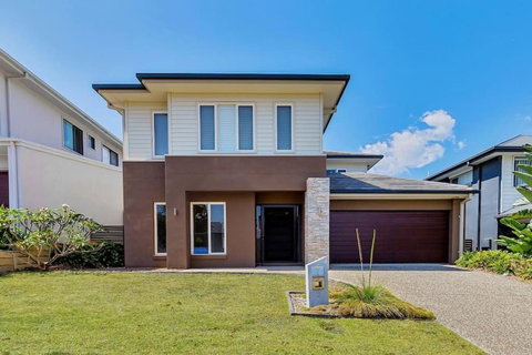 Home Away From Home Grand Family Mansion - Tourism Noosa 0