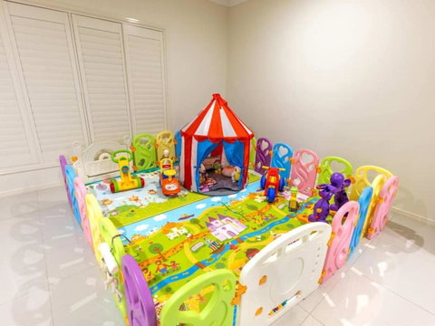 Home Away From Home Grand Family Mansion - Tourism Noosa 2